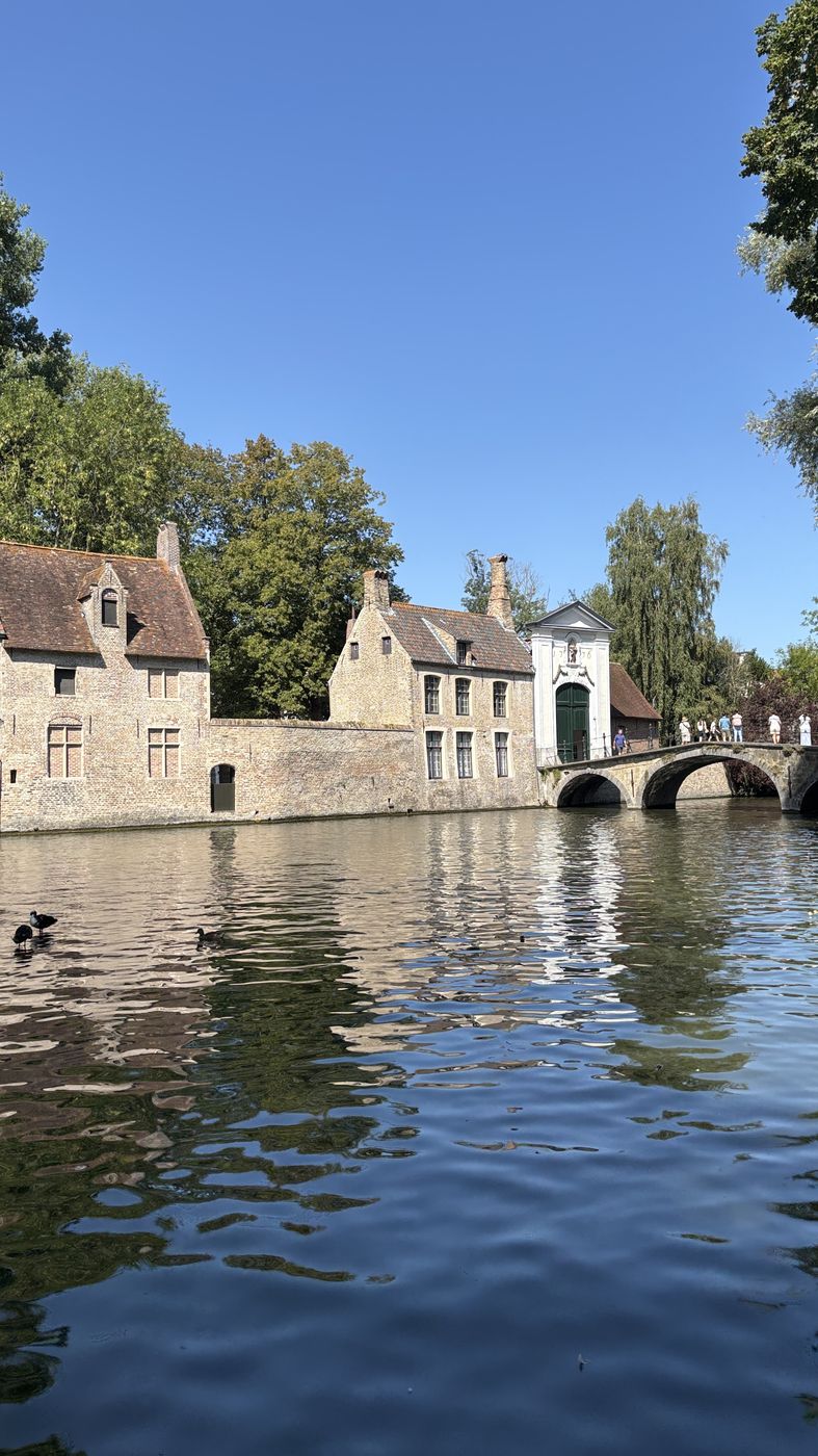 The lock house and bridge on the Minnewater