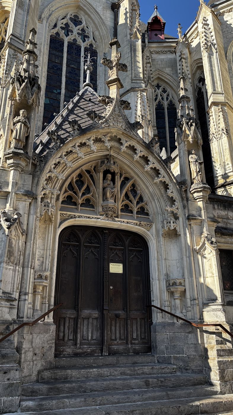 The carved entrance of Saint-Maurice
